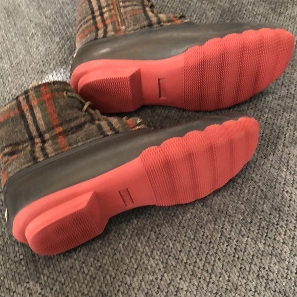 Sperry Saltwater Plaid Duck Boot.  Size 8 - Picture 4 of 10